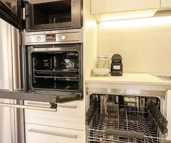 Rizzoli Terrace * بولونيا